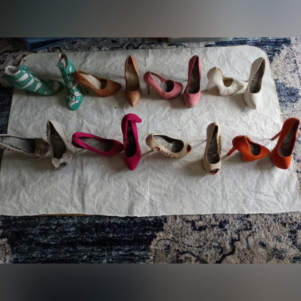 4 to 6" heels. Size 5.5 to 6. Different brands